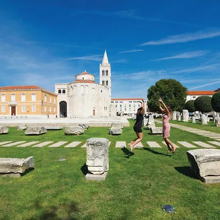 2 Bedroom Amazing In Semesterbostad Zadar
